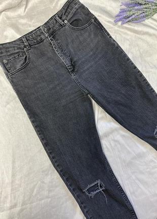 Серые джинсы с рваностями на коленях asos10 фото