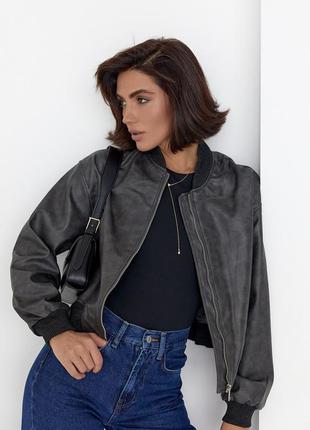 Женская куртка-бомбер в винтажном стиле8 фото