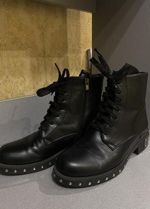 Ботинки в стиле челси