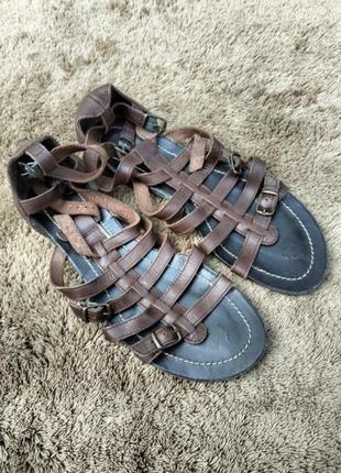 Босоніжки шкіряні bata