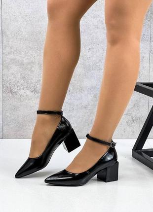 Зручні чорні жіночі лакові туфлі