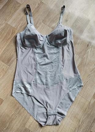 Шикарний боді з мереживом triumph