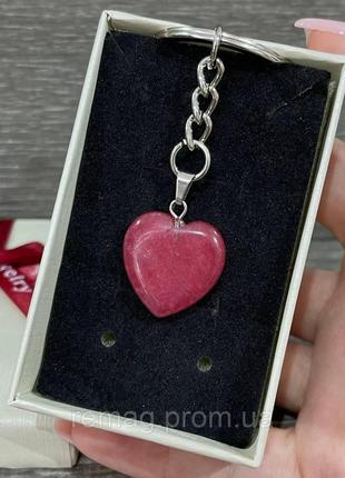 Оригінальний подарунок дівчині - натуральний камінь турмалін кулон у формі сердечка на брелоку в коробочці1 фото