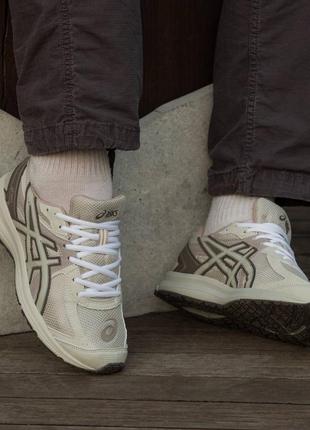 Чоловічі кросівки asics gel beige4 фото