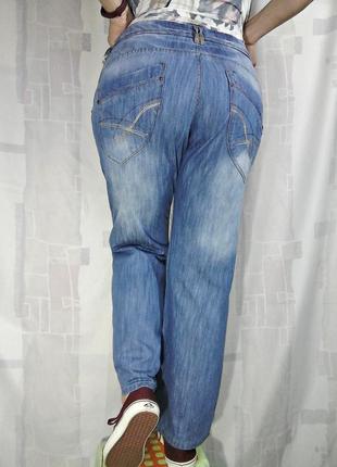 Яскраві блакитні джинси з красивою потертістю, 100% бавовна4 фото