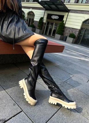 Стильні натуральні жіночі високі чоботи чорного кольору, трендові демісезонні шкіряні ботфорти1 фото