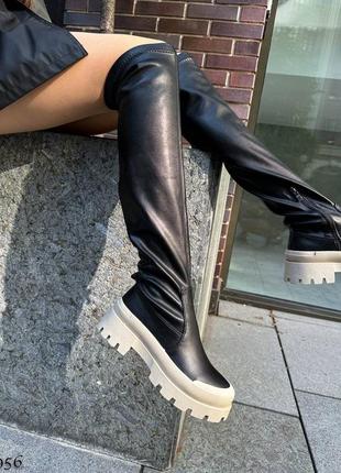 Стильні натуральні жіночі високі чоботи чорного кольору, трендові демісезонні шкіряні ботфорти4 фото