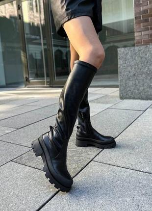 Стильні натуральні жіночі високі чоботи чорного кольору, трендові демісезонні шкіряні ботфорти9 фото
