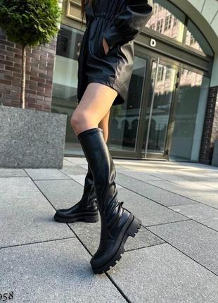 Стильні натуральні жіночі високі чоботи чорного кольору, трендові демісезонні шкіряні ботфорти7 фото