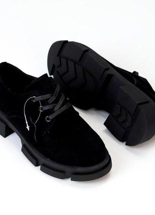 Туфли женские черные замшевые лоферы на тракторной подошве2 фото