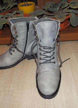 Ботинки Sturdy looking shoes