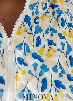 Оригинальная красивая жилетка молочного цвета в цветочный принт, больших размеров от 50 до 562 фото