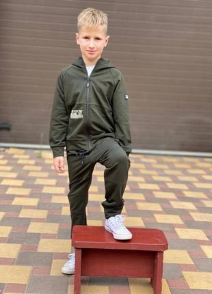 ✔️ спортивний модний костюмчик для хлопчика в стильному графіті  та в тематичному хакі.