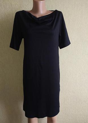 Cos легке фірмове базове чорне плаття