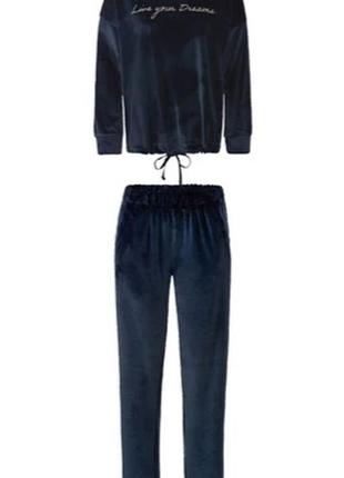 Домашній костюм, піжама