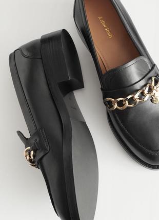 Лофери chain embellished leather loafers / 37,404 фото