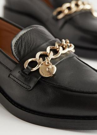 Лофери chain embellished leather loafers / 37,403 фото