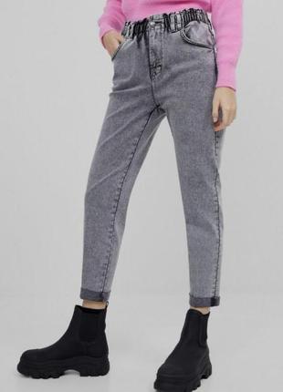 Серые джинсы мом mom jeans bershka
