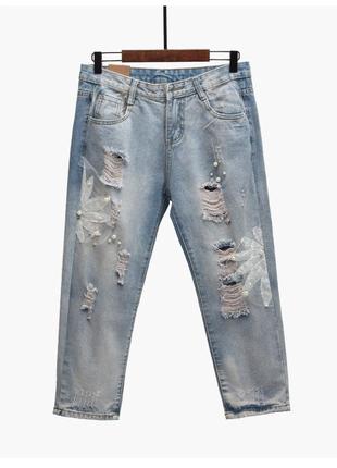 Женские укороченные джинсы бойфренды с цветами и бусинами голубые1 фото