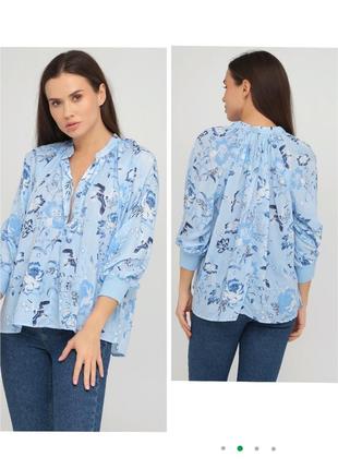 Легкая оверсайз блуза в цветы и аисты