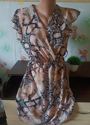 Платье на запах принт