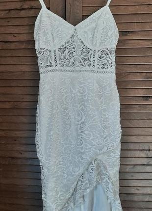 Белое платье