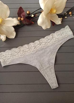 Хлопковые трусики стринги с широким кружевом
