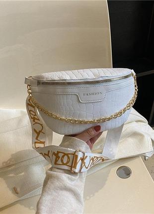 Сумочка бананка кросс-боди белая