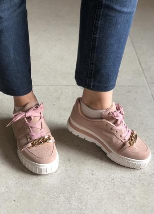 Кроссовки в размерах 36-40