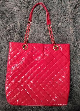Стеганая, стильная, лаковая сумка от бренда atmosphere3 фото