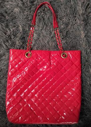 Стеганая, стильная, лаковая сумка от бренда atmosphere2 фото