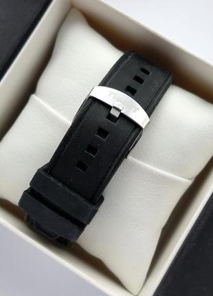 Чорний чоловічий наручний годинник на каучуковому ремінці, відображення дати4 фото