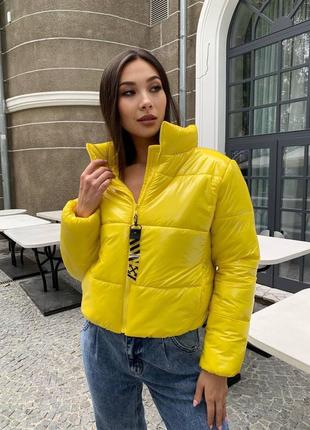Стильна коротка демісезонна жіноча куртка з плащової тканини монклер (розміри 42-44, 46-48), жовта1 фото