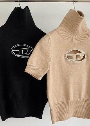Трендова кофтинка топ светр з брендовим лого з горлом коротким рукавом модний трендовий