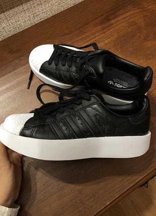 Идеальные кроссовки adidas