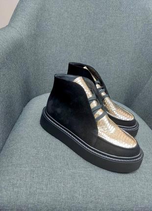 Чорні замшеві черевики хайтопи з золотавою шкіряною вставкою4 фото