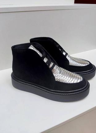 Черные замшевые ботинки хайтопы с серебристой кожаной вставклю64 фото