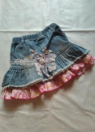 Джинсовая юбка с цветами нашивкой рюшами1 фото