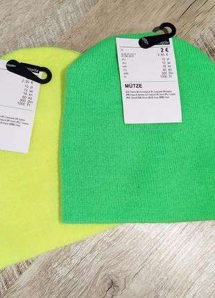 Шапки яркие на 2-3 года