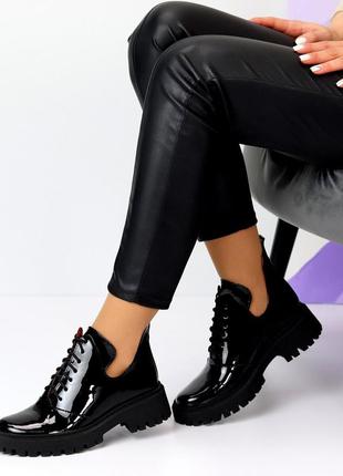 Натуральные кожаные лакированные черные демисезонные туфли - ботинки на шнуровке5 фото