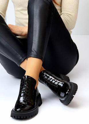 Натуральные кожаные лакированные черные демисезонные туфли - ботинки на шнуровке6 фото
