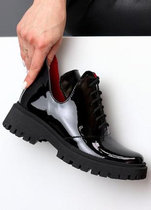 Натуральные кожаные лакированные черные демисезонные туфли - ботинки на шнуровке7 фото