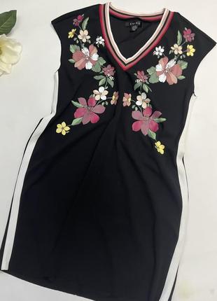 Красивое прямое платье amisu в цветы