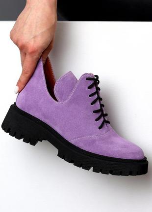 Натуральные замшевые демисезонные туфли - ботинки сиреневого цвета на шнуровке на черной подошве2 фото