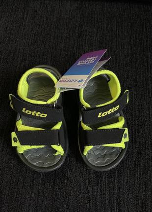 Сандалі дитячі