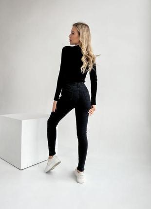 Теплые джеггинсы на флисе с завышенной талией джинсы брюки скинни облегающие на резинке базовые стильные черные7 фото