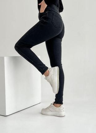 Теплые джеггинсы на флисе с завышенной талией джинсы брюки скинни облегающие на резинке базовые стильные черные4 фото