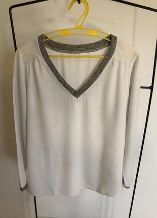 Элегантная белая блуза с люрексовыми вставками