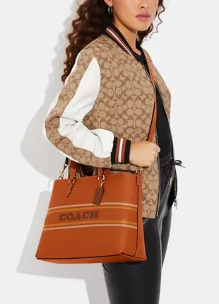 Оригинальная кожаная сумка coach logan carryall with coach stripe3 фото