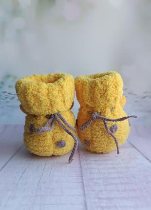 Вязаные детские пинетки